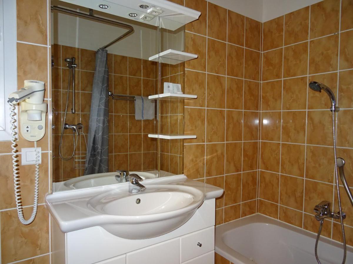 Location Villa Et Studios Roquebrune-sur Argens Exteriör bild