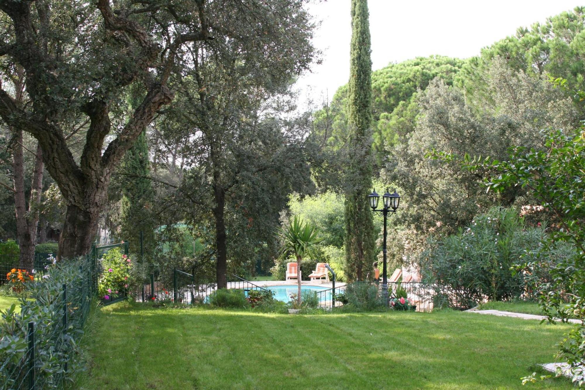 Location Villa Et Studios Roquebrune-sur Argens Exteriör bild
