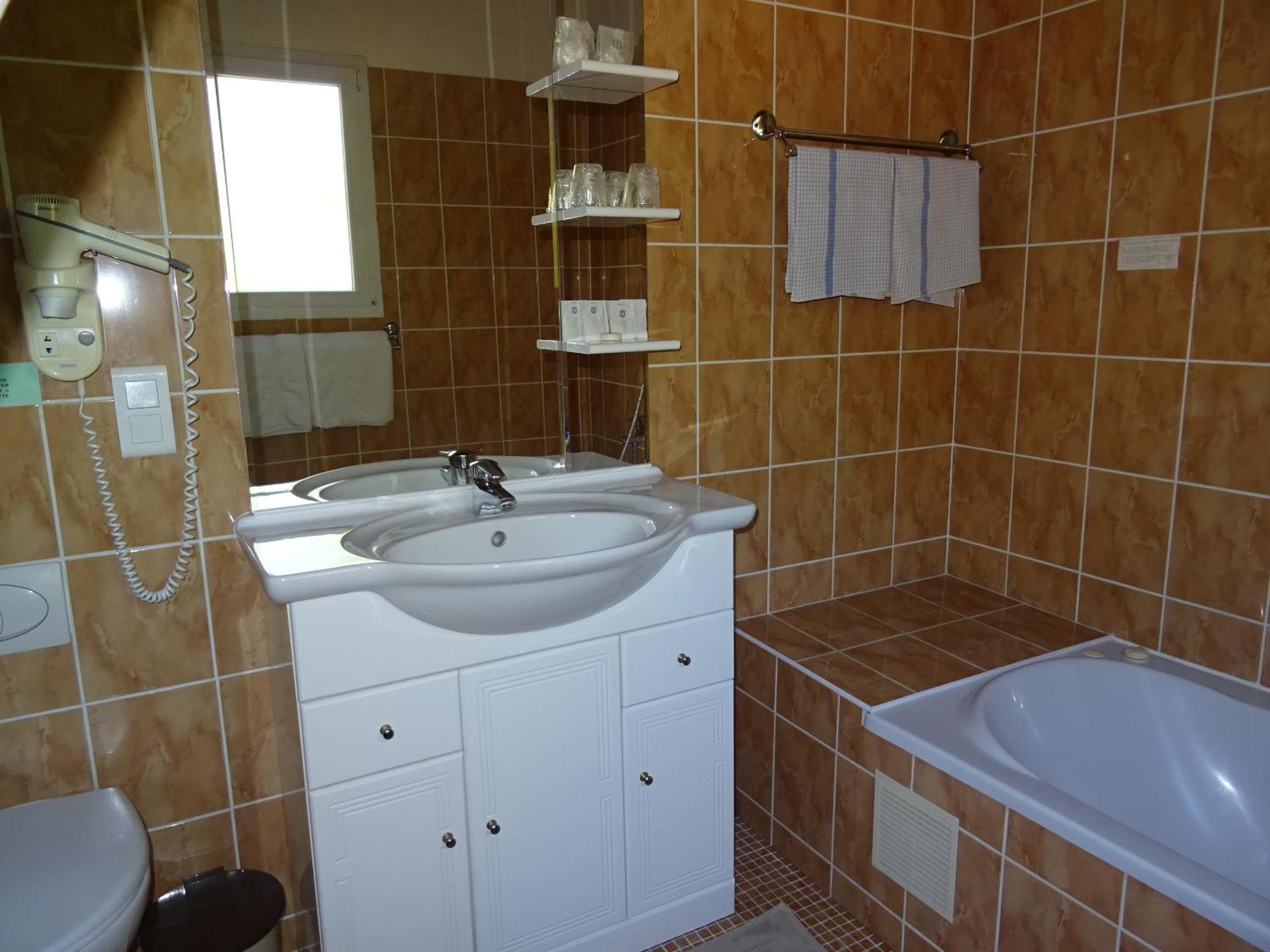 Location Villa Et Studios Roquebrune-sur Argens Exteriör bild
